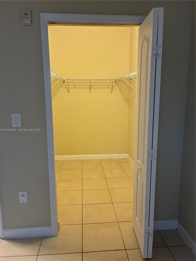 Building Photo - 1666 SE 27th Ct