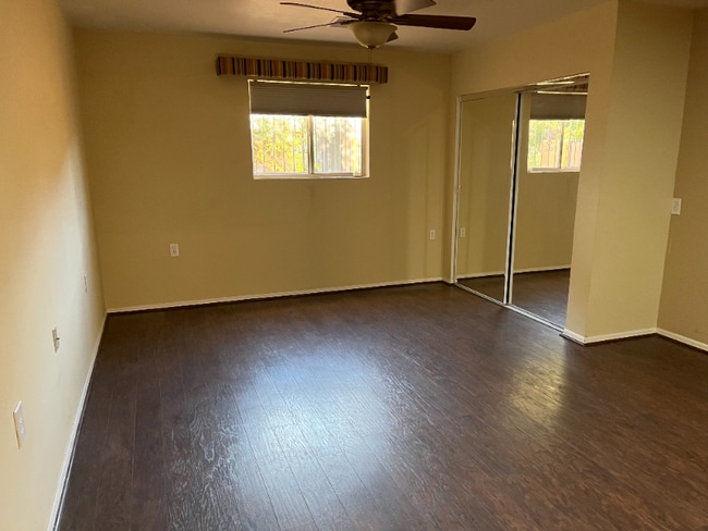 Building Photo - 10415 W Cameo Dr