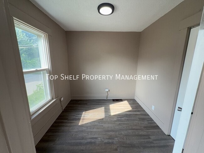 Building Photo - 241 E 24th St