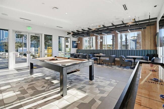 Building Photo - 6040 Radiant Ct