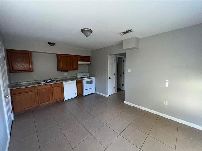 Building Photo - 8550 Valor Dr