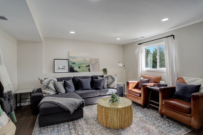 Building Photo - Enjoy Life in the Heart of Arvada!!!