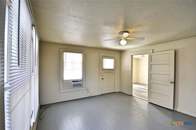 Building Photo - 875 Porter St