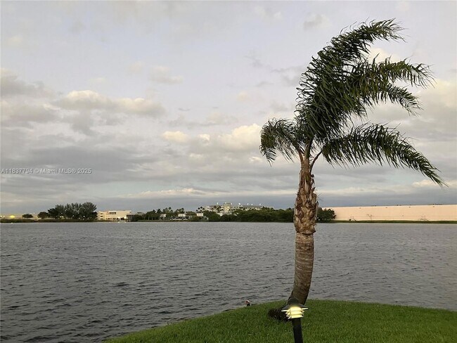 Building Photo - 15405 Miami Lakeway N
