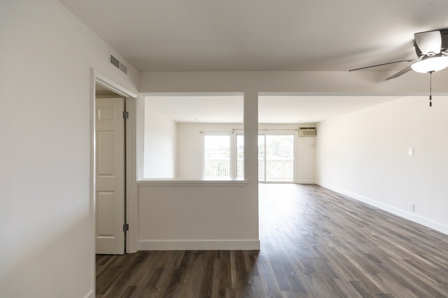 Building Photo - 409 Portofino Dr
