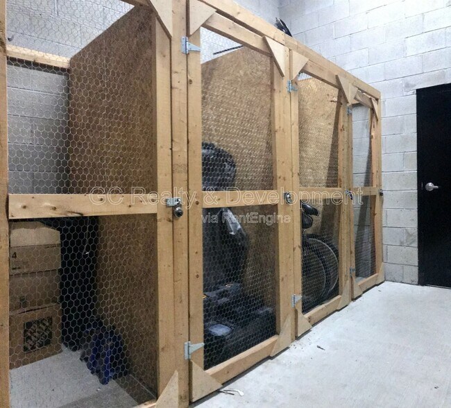 Building Photo - 2520 S Oakley Ave