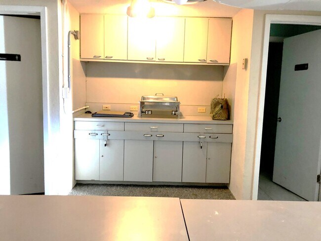 Building Photo - 1555 Tarpon Center Dr