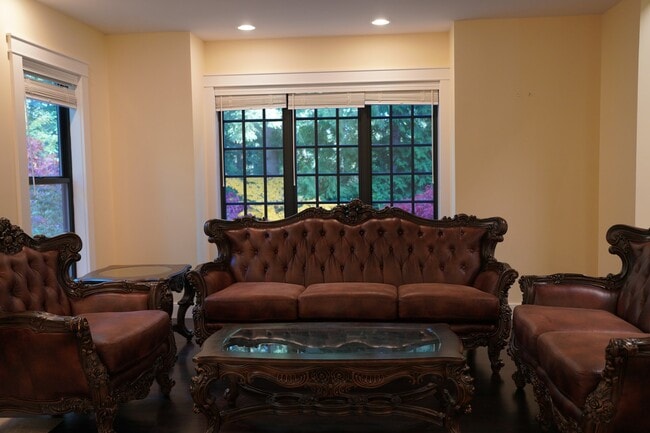 Building Photo - 3839-3136 136th Ave NE