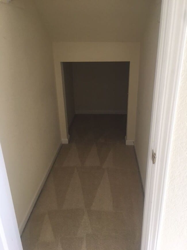 Building Photo - Outstanding 2 bd 2 bth Condo in prime Plea...