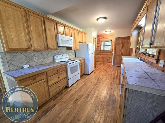 Building Photo - Beautiful Cabin in Sugar Grove with Multi-...