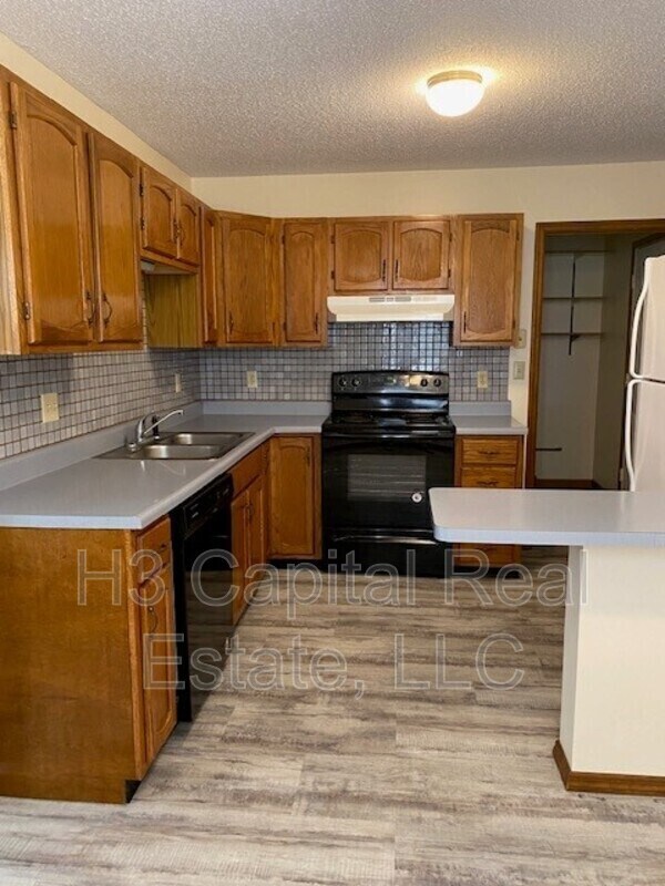 Building Photo - 529 Wood Thrush St