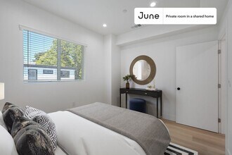 Building Photo - Room in Shared 4 bed/3 bath home