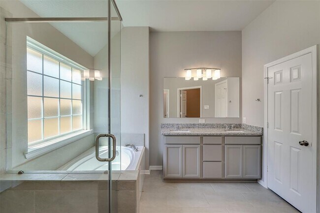 Building Photo - 1042 Tomball Downs Dr