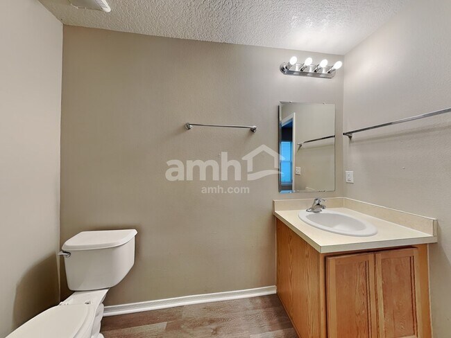 Building Photo - 7271 Wakeview Dr