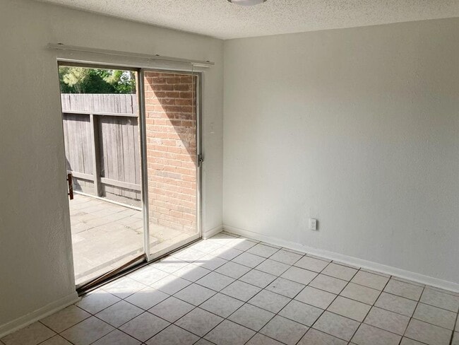 Building Photo - 5327 Pinewilde Dr