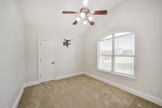 Building Photo - 3077 Dee's Cir