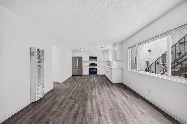 Interior Photo - 1431 Obispo Avenue