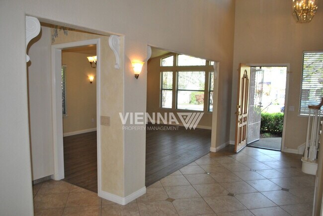 Building Photo - 5325 Thunder Ridge Cir