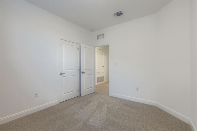 Building Photo - 517 Madelines Mdw Ln