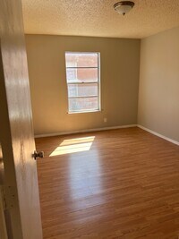 Building Photo - 920 San Pedro Dr SE