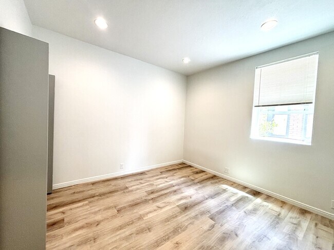 Building Photo - 1090 S 1100 E