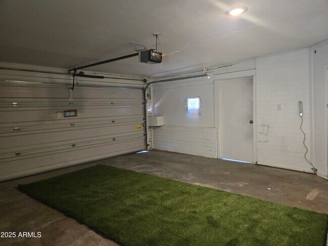 Building Photo - 3731 W Fleetwood Ln