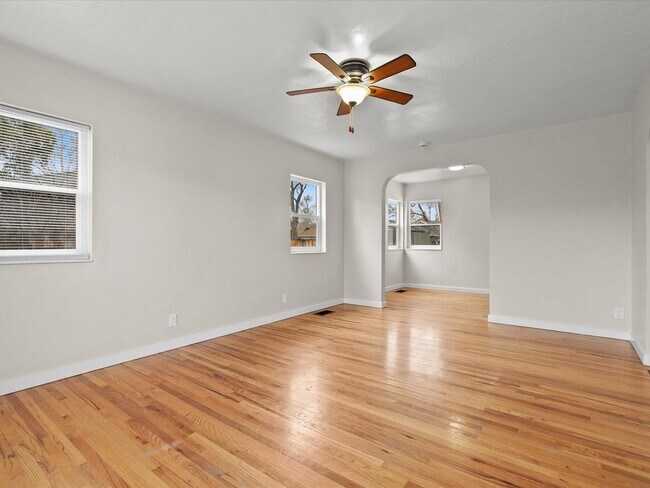 Building Photo - Remodeled Midtown Bungalow
