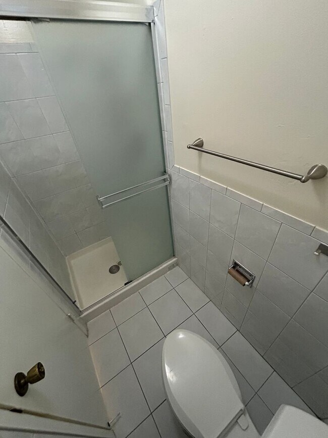 Building Photo - Beautiful 3 Bedroom 2 Bath Home, Private Yard, 2 car attached garage