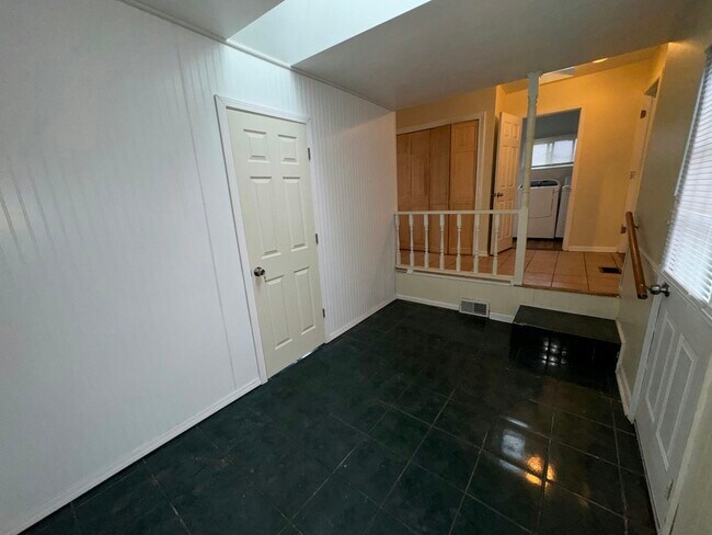 Building Photo - 2363 E Maple Rd