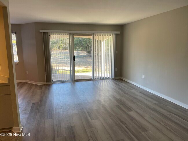 Building Photo - 891 Marina Dr