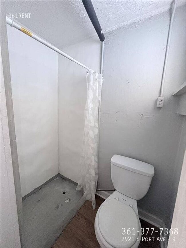 Building Photo - 2921 S Port Ave