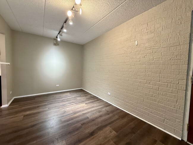 Building Photo - 3851 N Parkway Dr