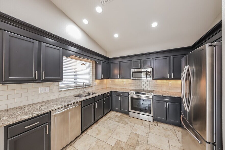 Building Photo - 4036 W Buckskin Trail