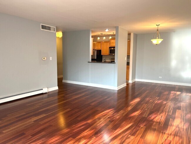 Building Photo - 1931 Prairie Square