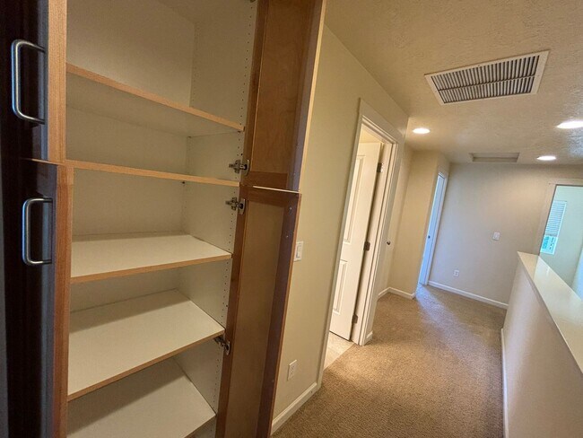 Building Photo - c792