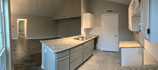 Building Photo - 670 W Warrior Trail