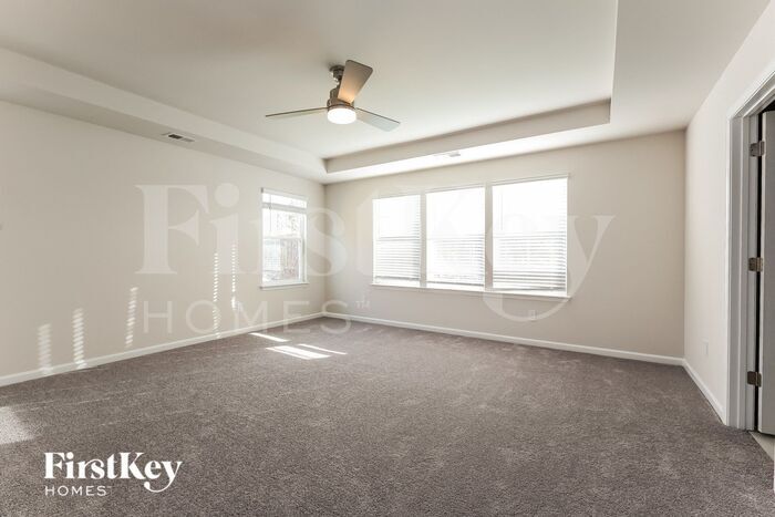 Building Photo - 558 Hillpark Ln
