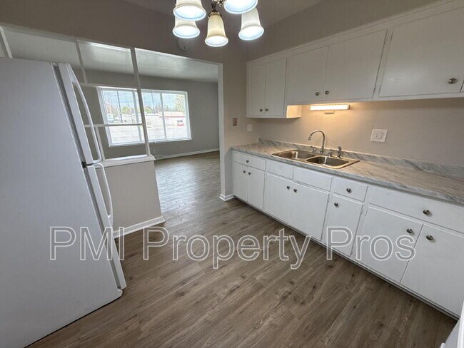 Building Photo - 7701 W Hampton Ave