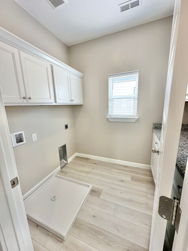 Building Photo - 797 Red Marble Ln