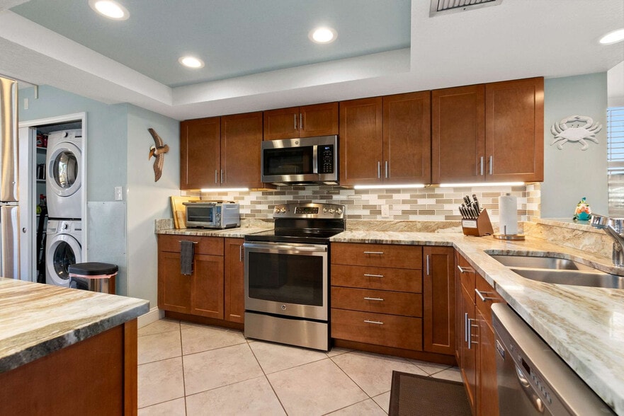 Building Photo - 6240 A1A S