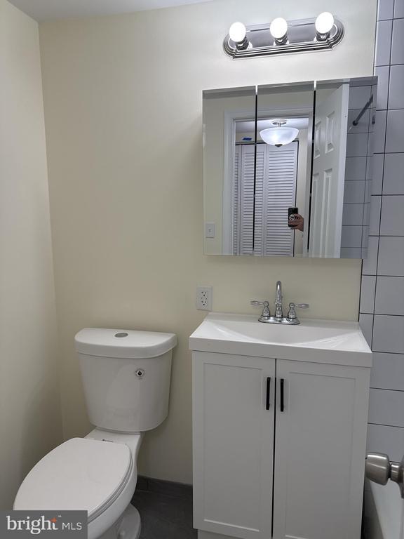 Building Photo - 2754 Hollywood Rd