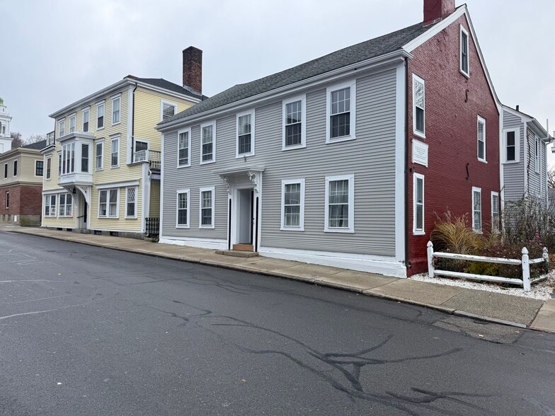 Primary Photo - 18 Leyden St