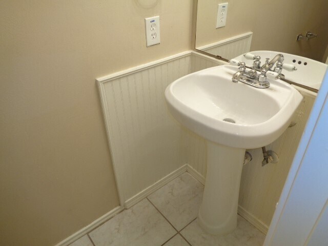 Building Photo - 16318 Leamington Ln