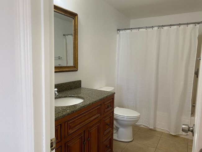 Building Photo - Single story 4 Bedroom for Lease Jurupa Valley