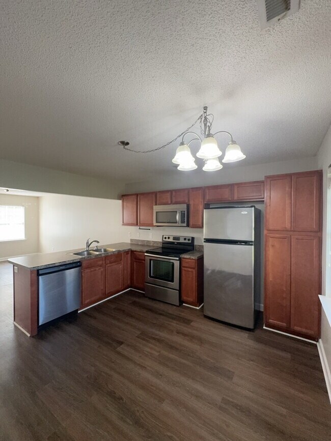 Building Photo - Nice 2 Bedroom, 2.5 Bath Townhouse in Hubert - 309 Burley Dr. #2