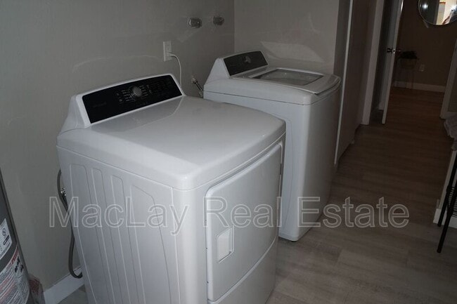 Building Photo - 1732 E Hermosa Dr