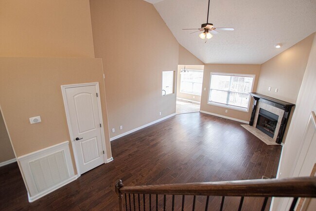 Building Photo - Pet Friendly Three Bedroom with Bonus!