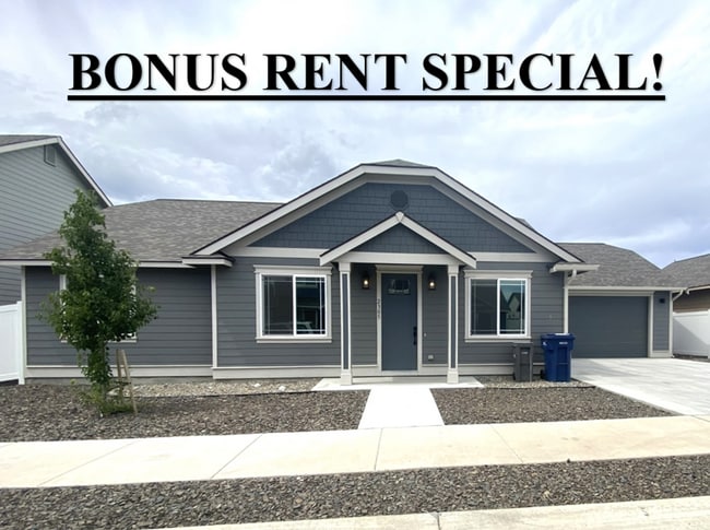 Primary Photo - BONUS RENT SPECIAL! Exceptional 3 Bed, 2 B...