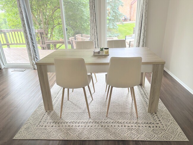 Dining area - 3045 Moon Lake Dr