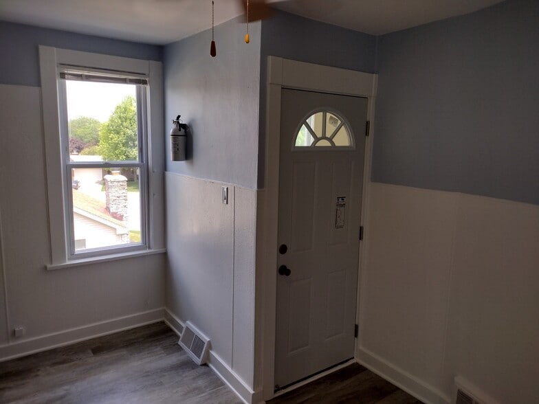 Building Photo - 8240 W Cold Spring Rd